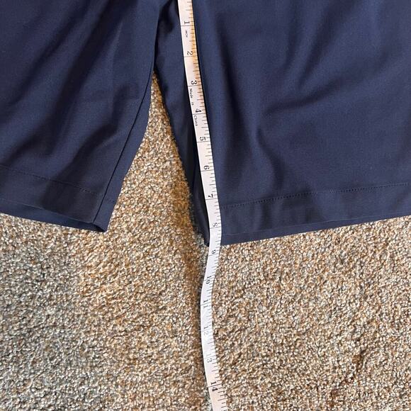 Hickey Freeman Men's Navy Blue Bermuda Short.  Size 33 - Picture 4 of 6